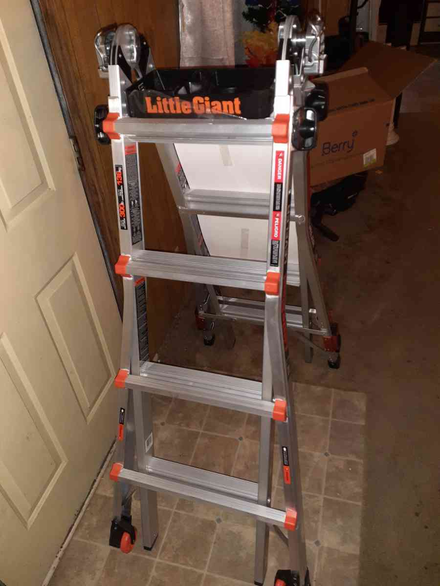 18ft mini giant ladder - Hickory, North Carolina - FleaMarketBay