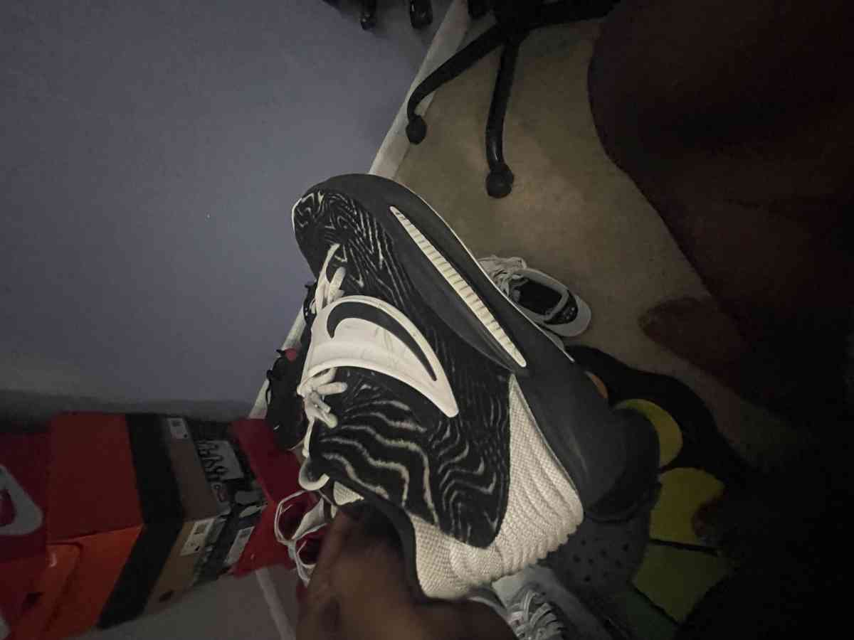 kd 15 size 10 - Statesville, North Carolina - FleaMarketBay