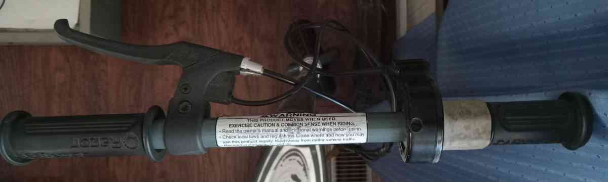 Razor Adult Electric Scooter E300 - Mooringsport, Louisiana - FleaMarketBay