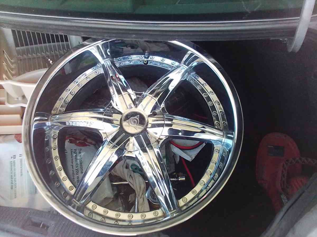 22inch universal rims - Cutler, California