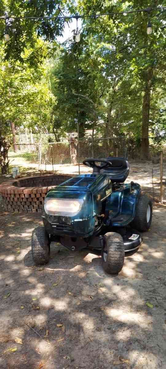 Lawn tractor - Houston, Texas - FleaMarketBay