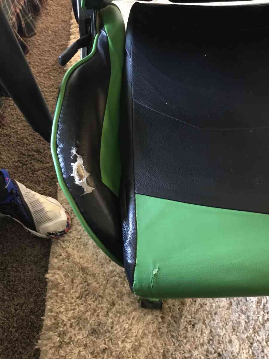 S racer gamer chair - Hamilton, Ohio - FleaMarketBay