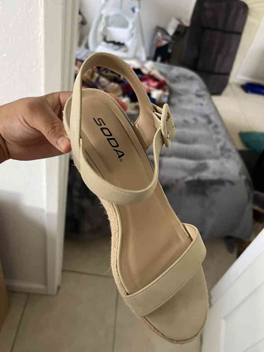 Heels - Bakersfield, California - FleaMarketBay