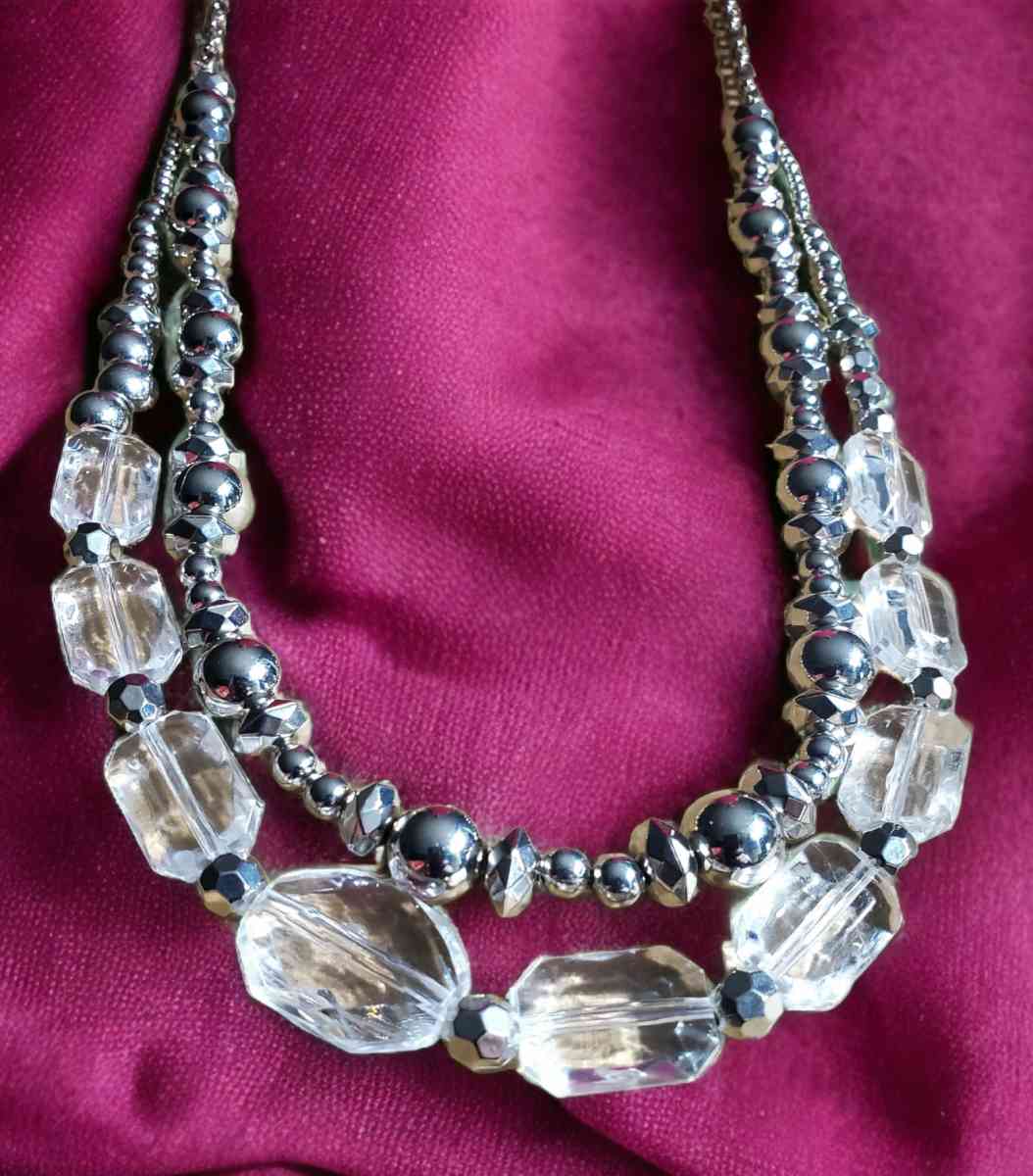 Necklace Bracelet and Earring Set - Youngsville, Louisiana - FleaMarketBay