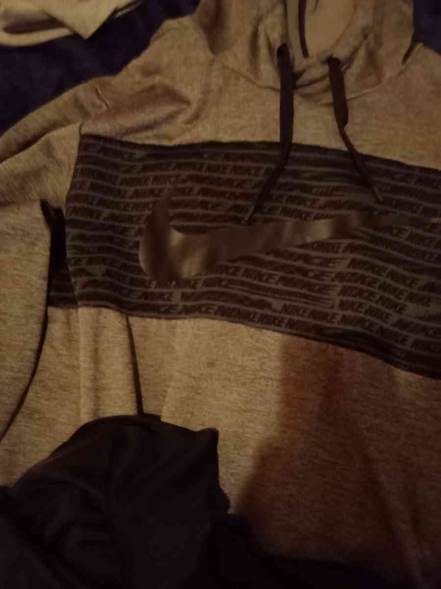 Nike pants and hoodie plus tank top - Detroit, Michigan - FleaMarketBay
