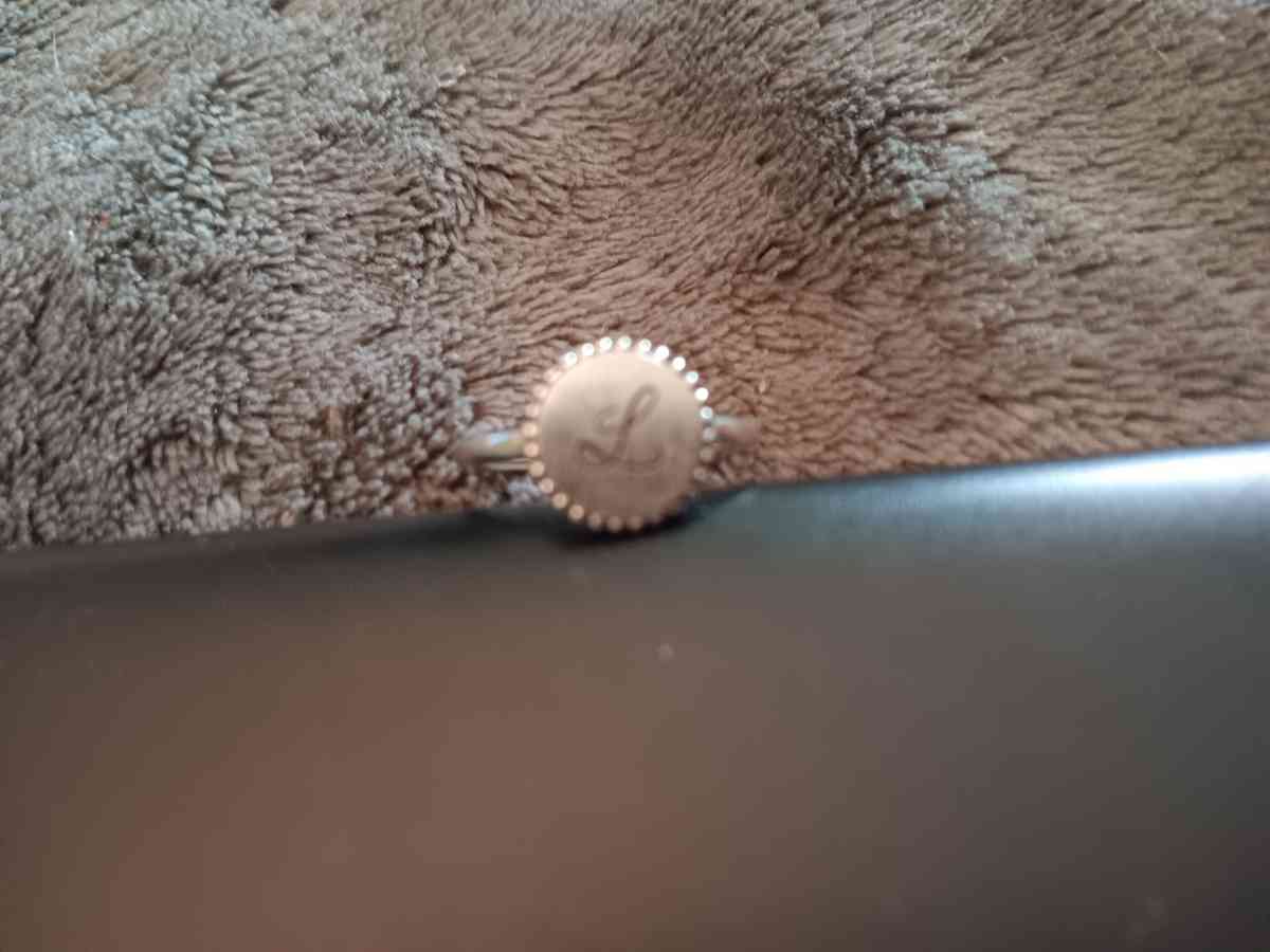 18k white gold monogram ring size 6 - Spartanburg, South Carolina - FleaMarketBay