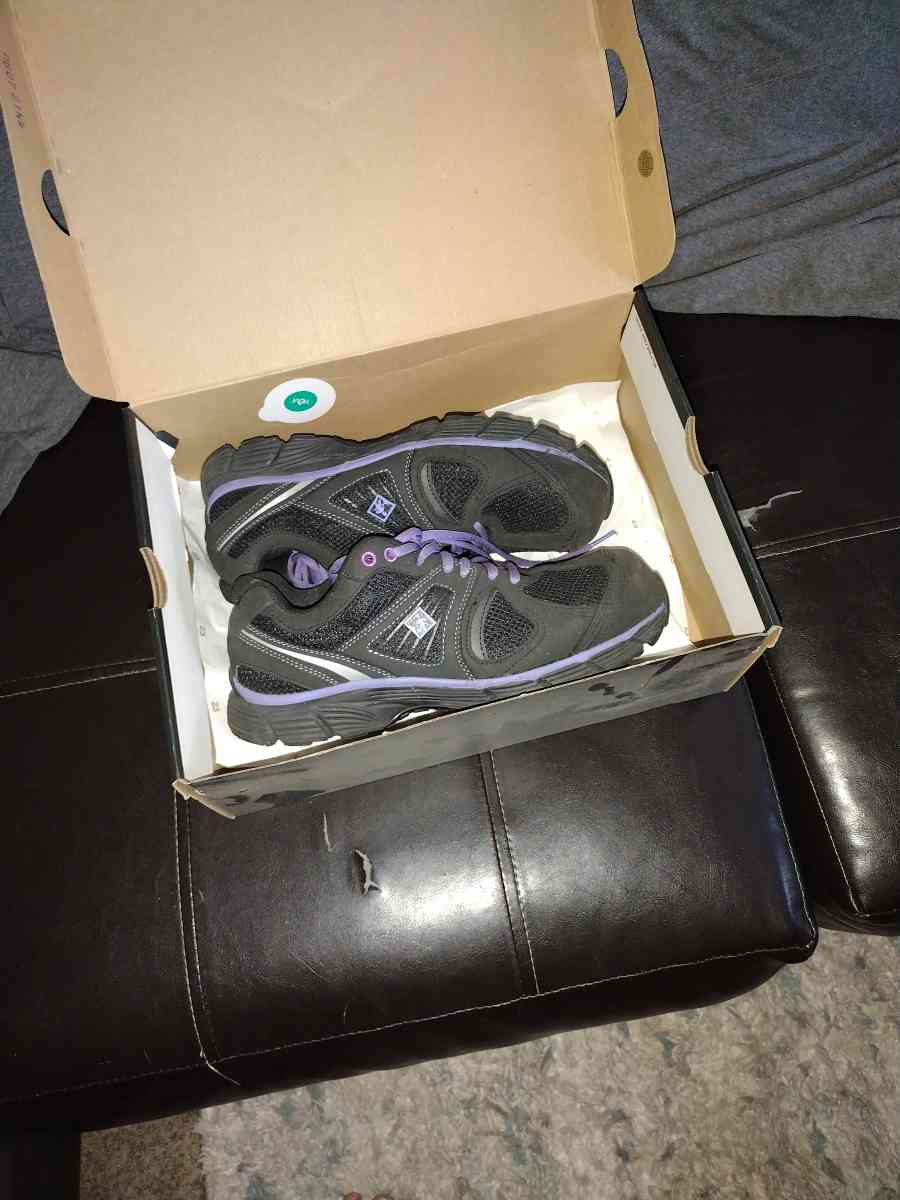 size 9 a half womens composite toe shoes - Greenwood, Indiana
