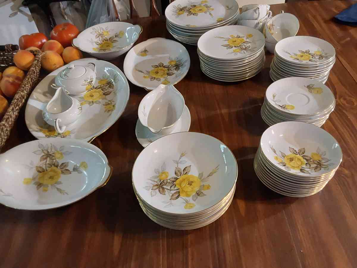 dishes - New Alexandria, Pennsylvania - FleaMarketBay