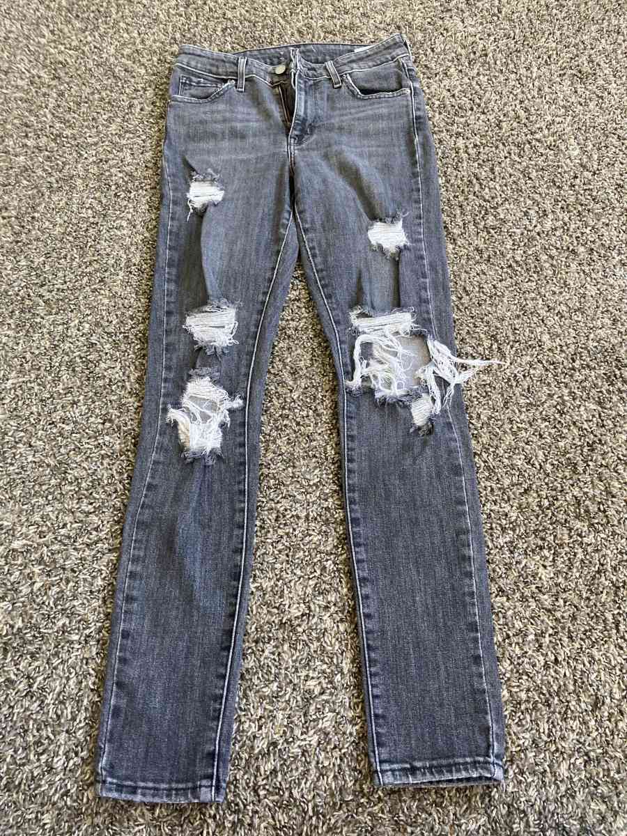 Levis Skinny Ripped Jeans Size 7s - Salinas, California