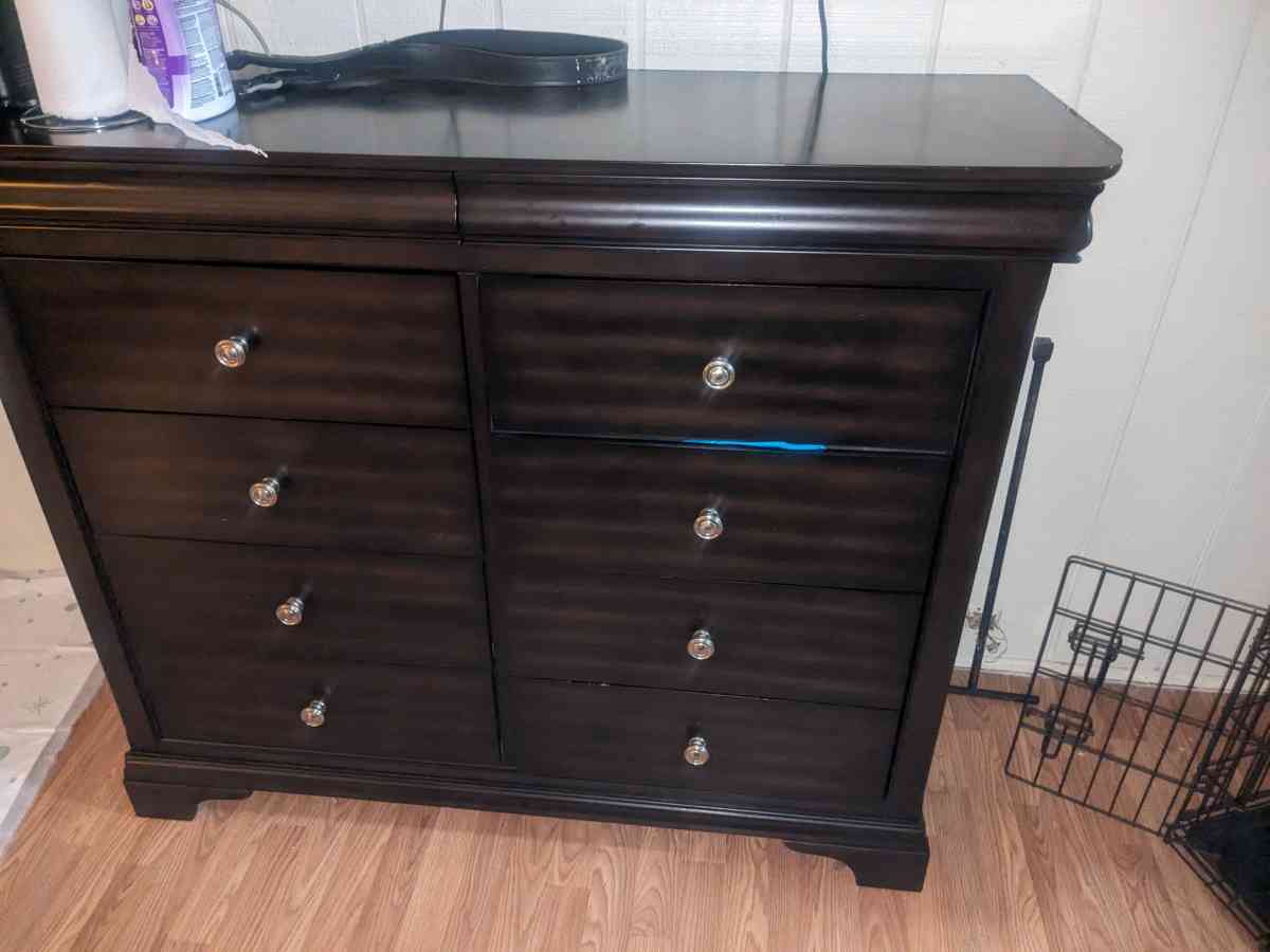 5 piece Bedroom set - Livingston, Texas - FleaMarketBay