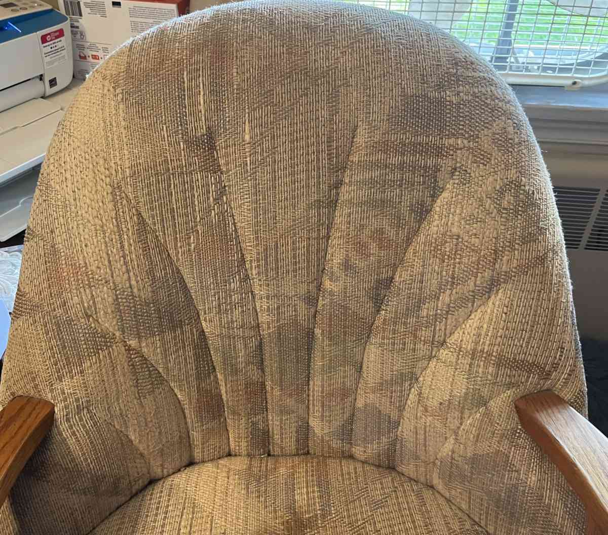 office chair - Attleboro, Massachusetts