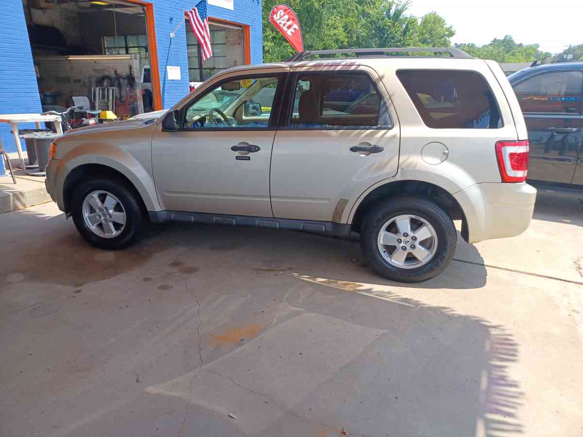 2010 Ford Escape XLT - Longview, Texas - FleaMarketBay