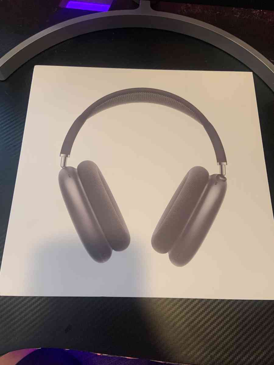 AirPod max - Everett, Washington