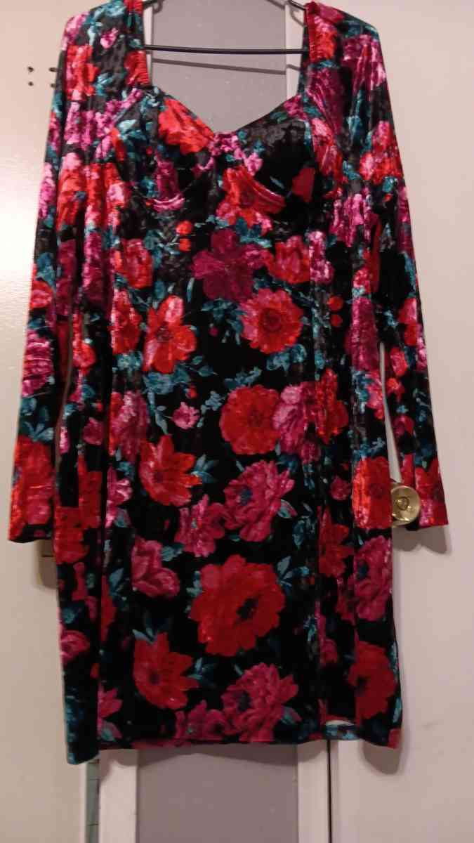 Flower dress - Bakersfield, California - FleaMarketBay