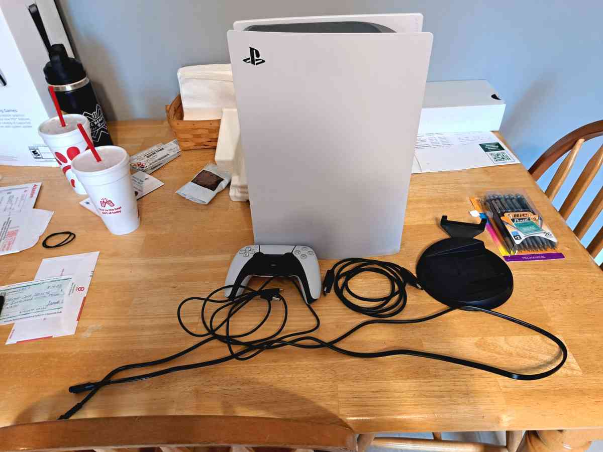 playstation 5 with controller - Newmanstown, Pennsylvania