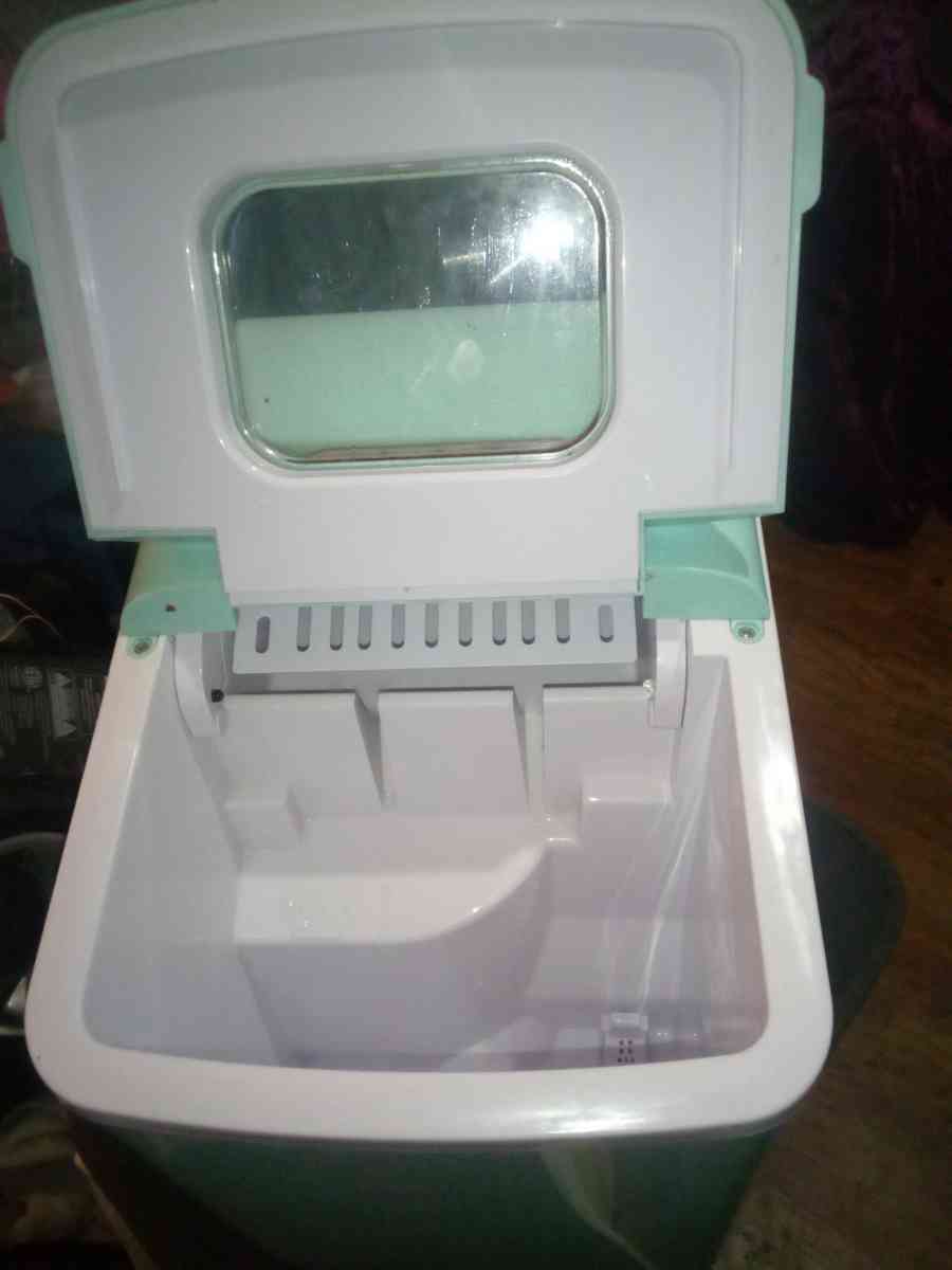 igloo ice maker - Deltona, Florida - FleaMarketBay