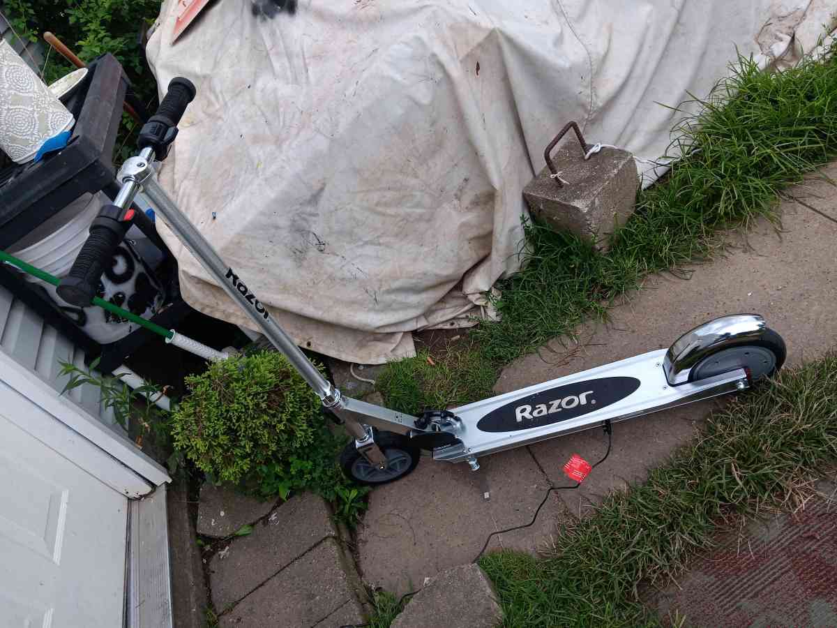 adult razor scooter - Indianapolis, Indiana - FleaMarketBay