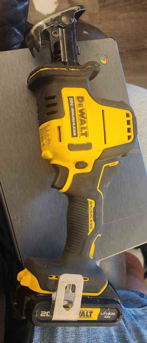 Dewalt reciprocating saw dcs369 w battery and charger - Portland, Oregon - FleaMarketBay