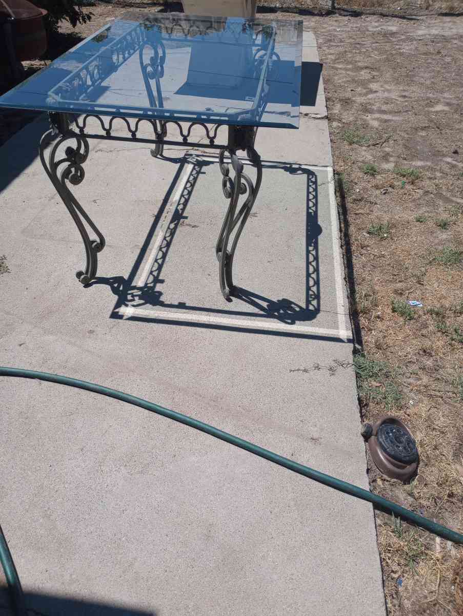 GLASS TABLE - San Bernardino, California