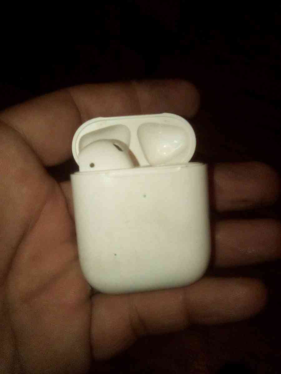 apple airpods 1st gen - Glendale, Arizona - FleaMarketBay