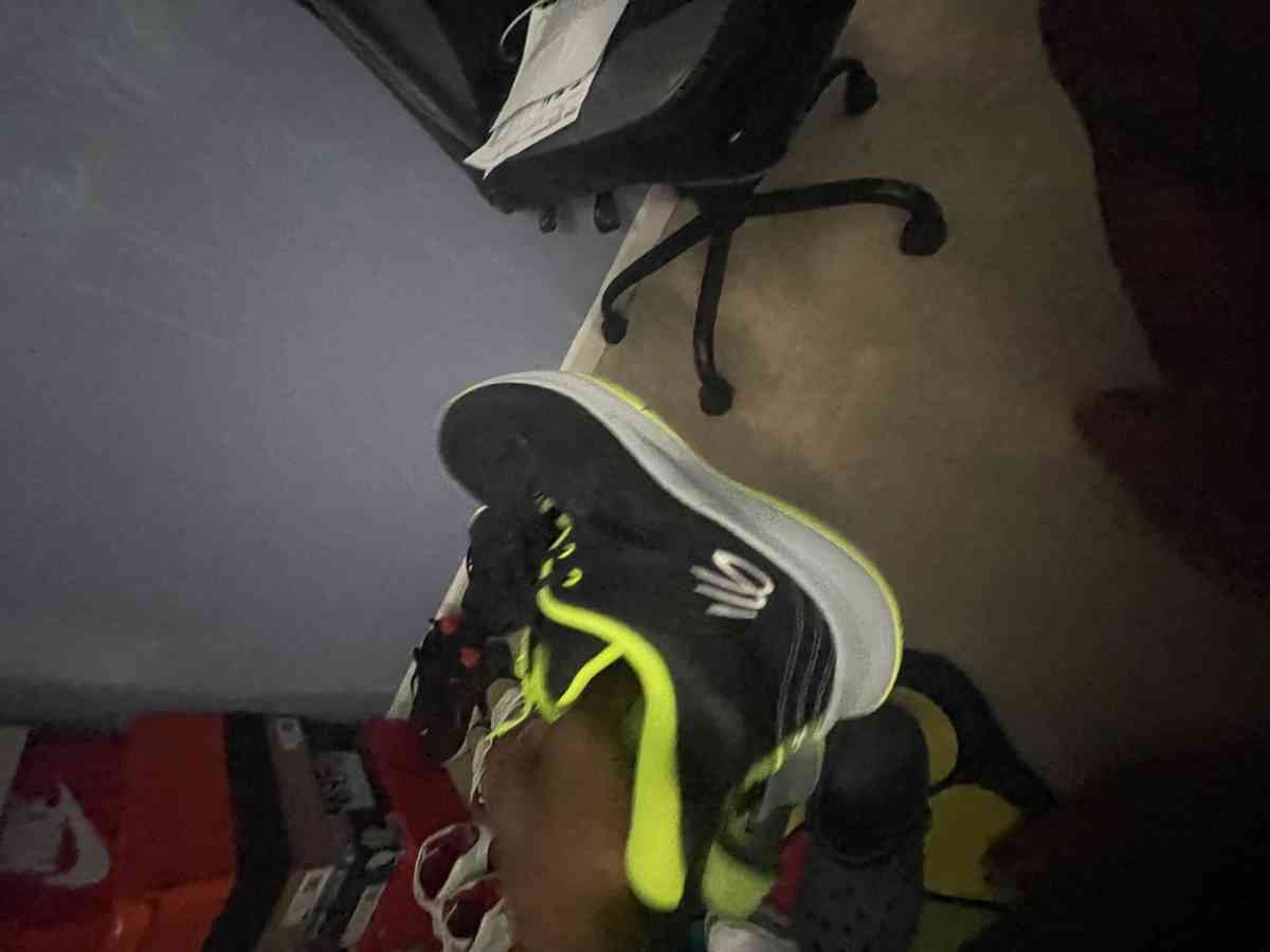 circuit currys size 9 - Statesville, North Carolina - FleaMarketBay