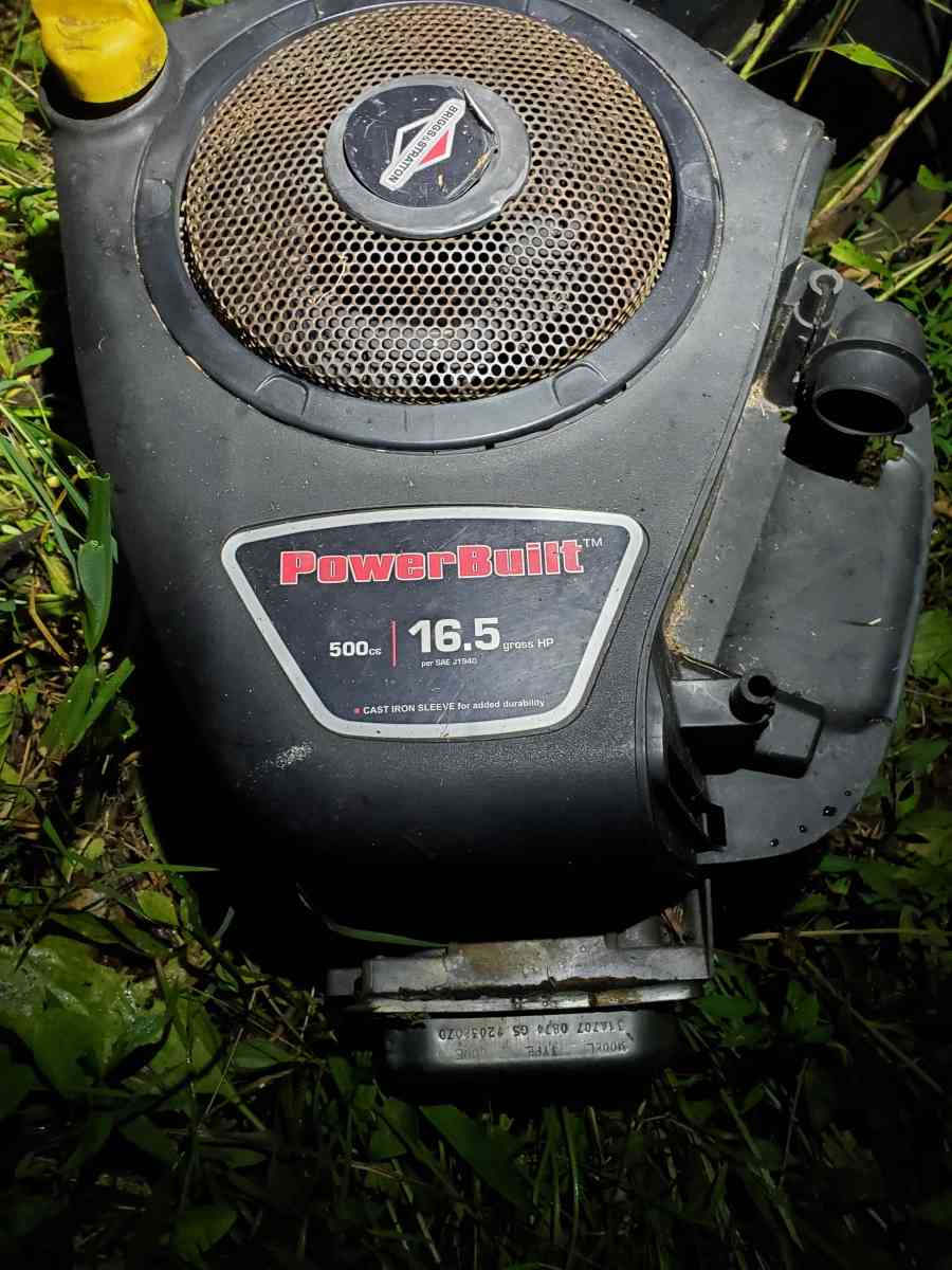 16 and a half hp Briggs and Stratton motor - Dallas, Georgia
