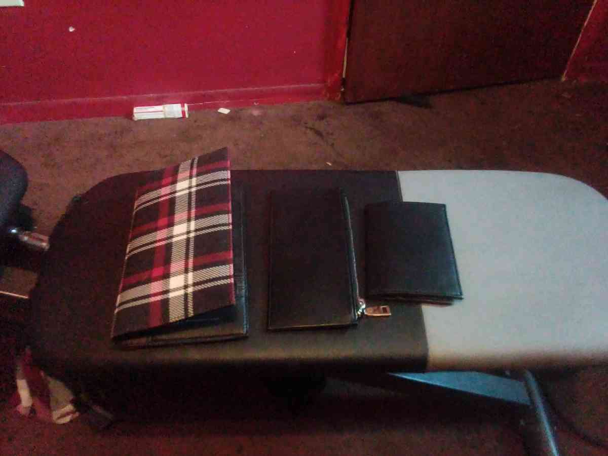 4 purse bags package bundle - Cutler, California