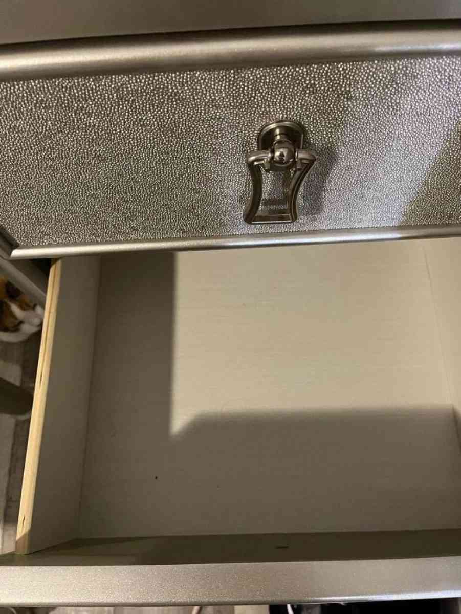 Sofia vergara vanity - Spring Branch, Texas - FleaMarketBay