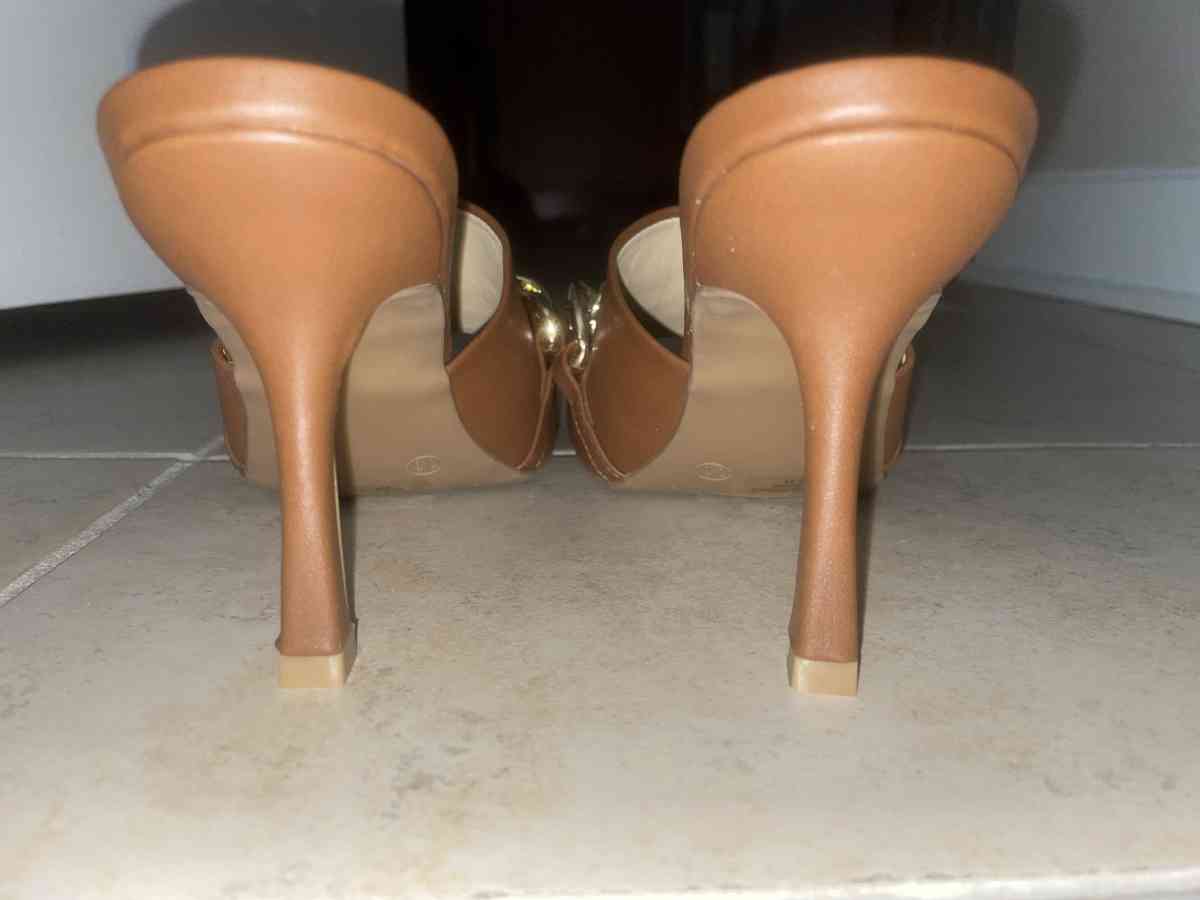 Heels - Woodbridge, Virginia - FleaMarketBay