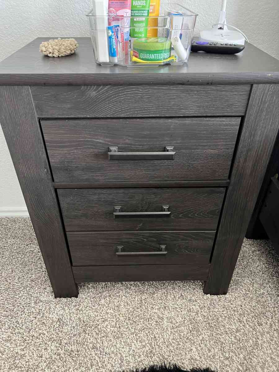 BROWN QUEEN BEDROOM SET - Katy, Texas - FleaMarketBay