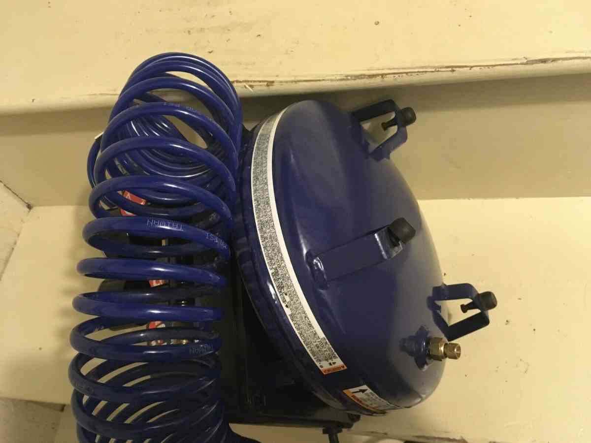 Campbell Hausfeld FP2028 1 Gallon Air Compressor - Palm Bay, Florida - FleaMarketBay