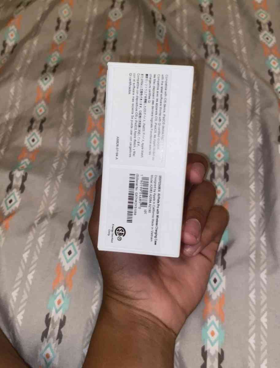 Apple AirPods Pro Charging Case Included And charger include - Dingmans Ferry, Pennsylvania - FleaMarketBay