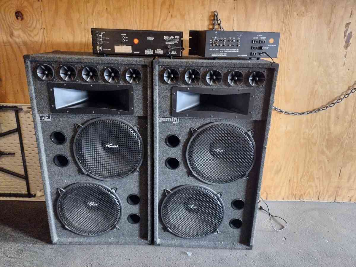 two Gemini MB speakers with equipment - Anaheim, California - FleaMarketBay