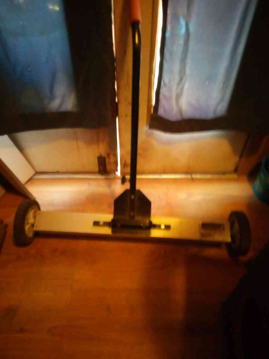 magnet floor sweeper with wheels - Tucson, Arizona - FleaMarketBay