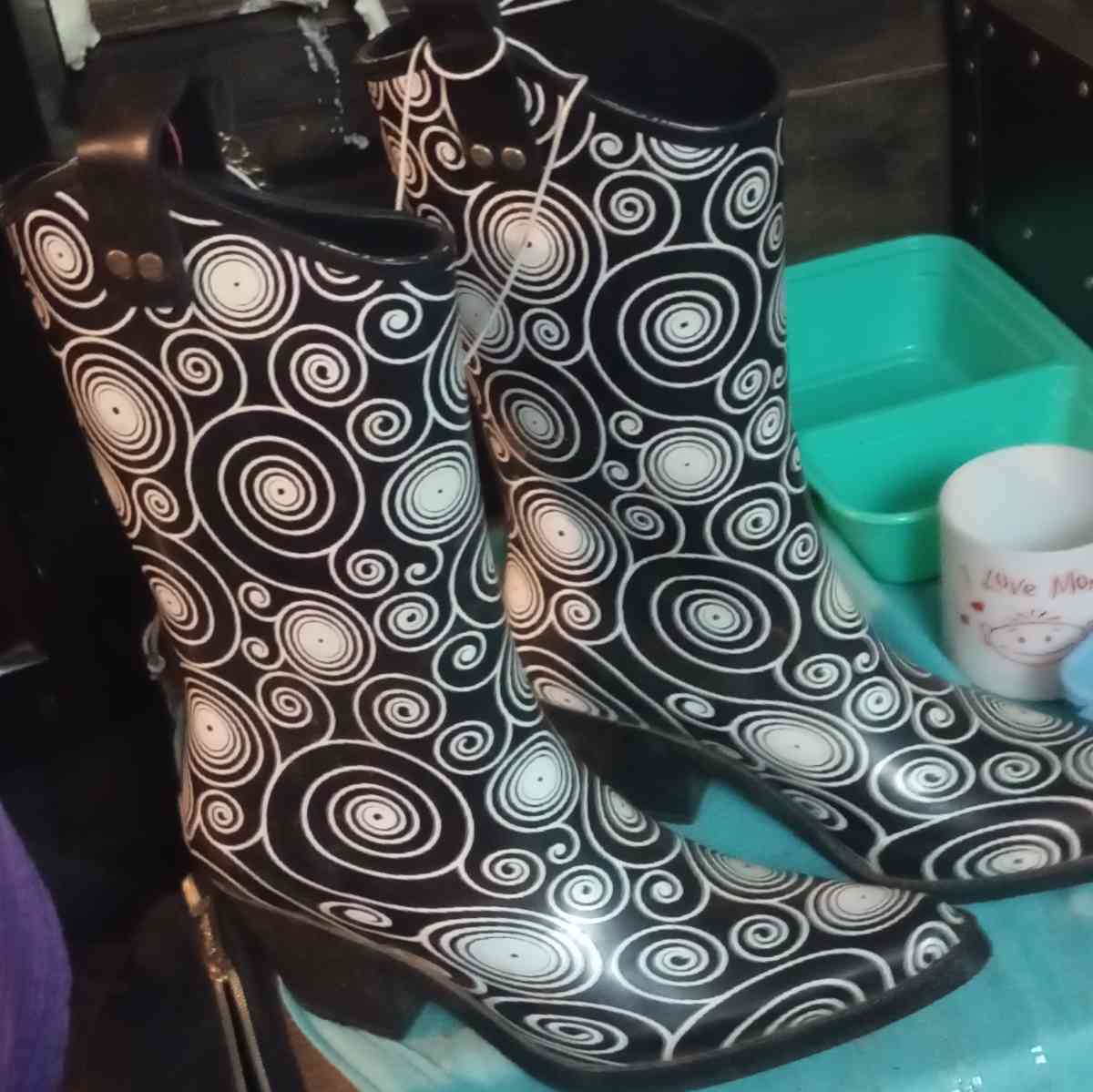 ladies new beautiful rubber boots size 8 - Skiatook, Oklahoma