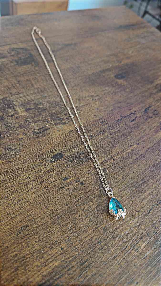 a necklace - Puyallup, Washington - FleaMarketBay