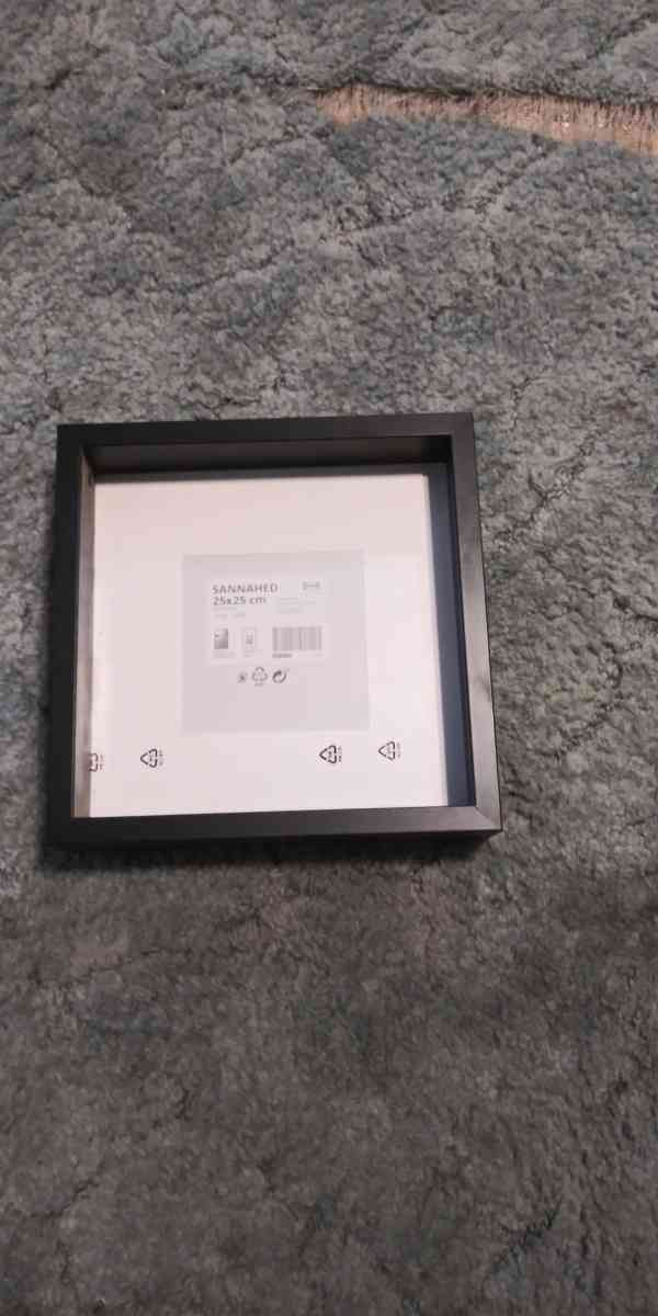 Two picture frames - Des Moines, Iowa - FleaMarketBay