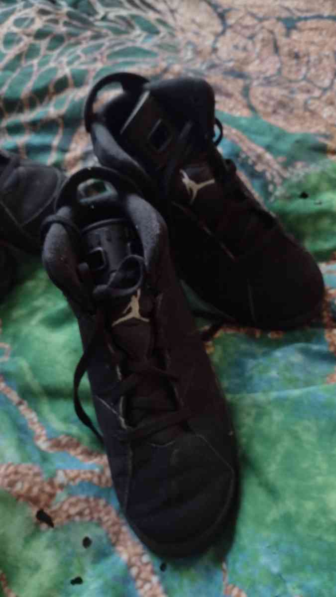 Jordans size 2y3y both pairs - Saint Louis, Missouri