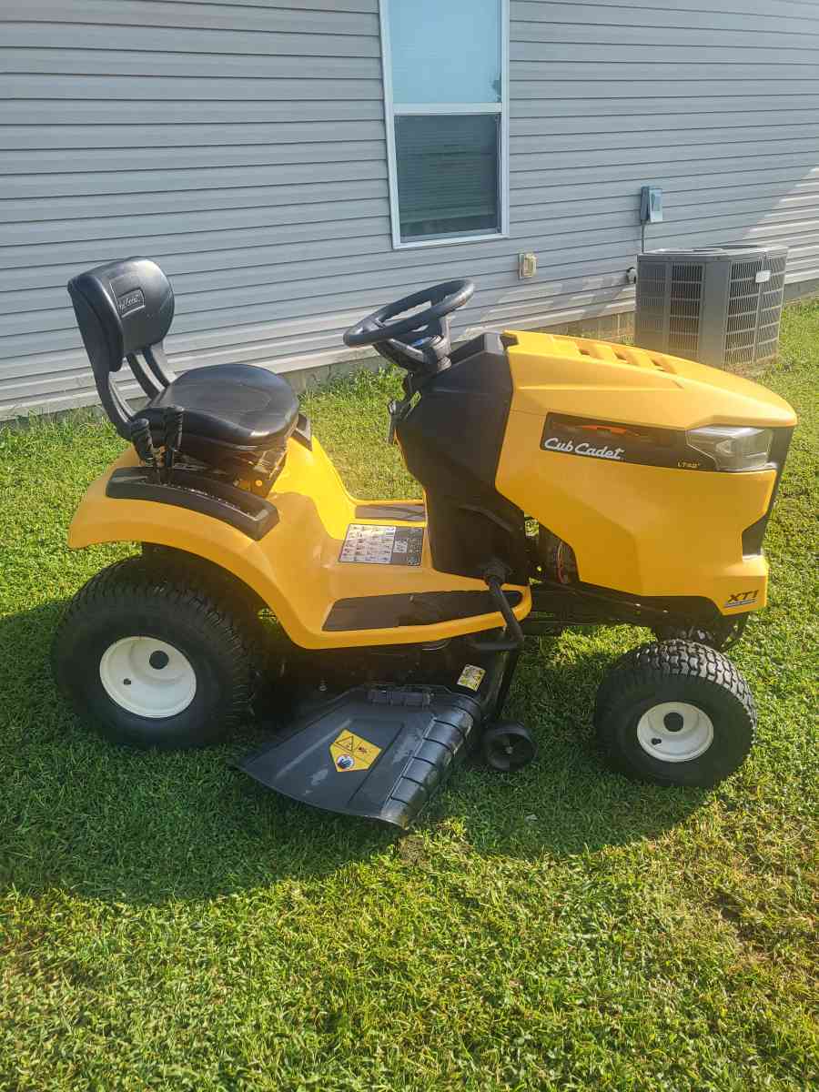 cub cadet riding  lawn mower - Bowling Green, Kentucky - FleaMarketBay