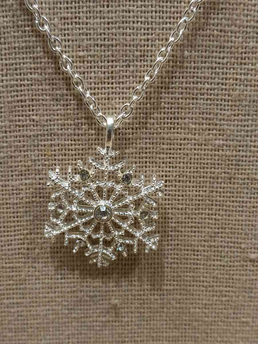 womens Christmas Necklace - San Jose, California
