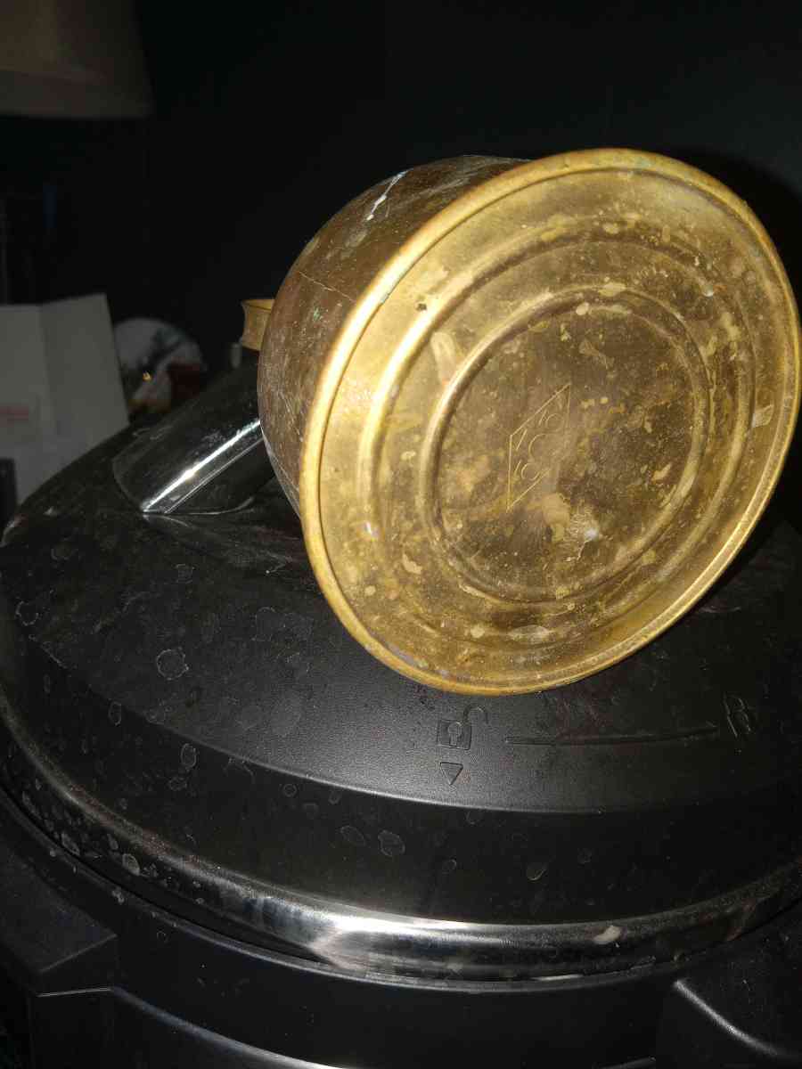 Vintage oil can - Clearlake, California