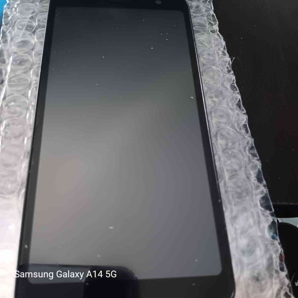 new black cell phone with charger - Yuma, Arizona - FleaMarketBay