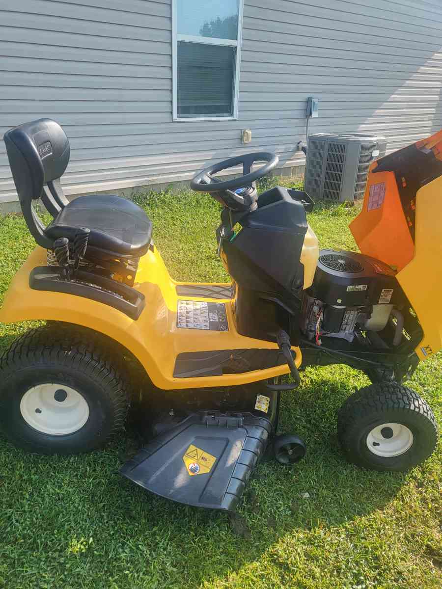 cub cadet riding  lawn mower - Bowling Green, Kentucky - FleaMarketBay