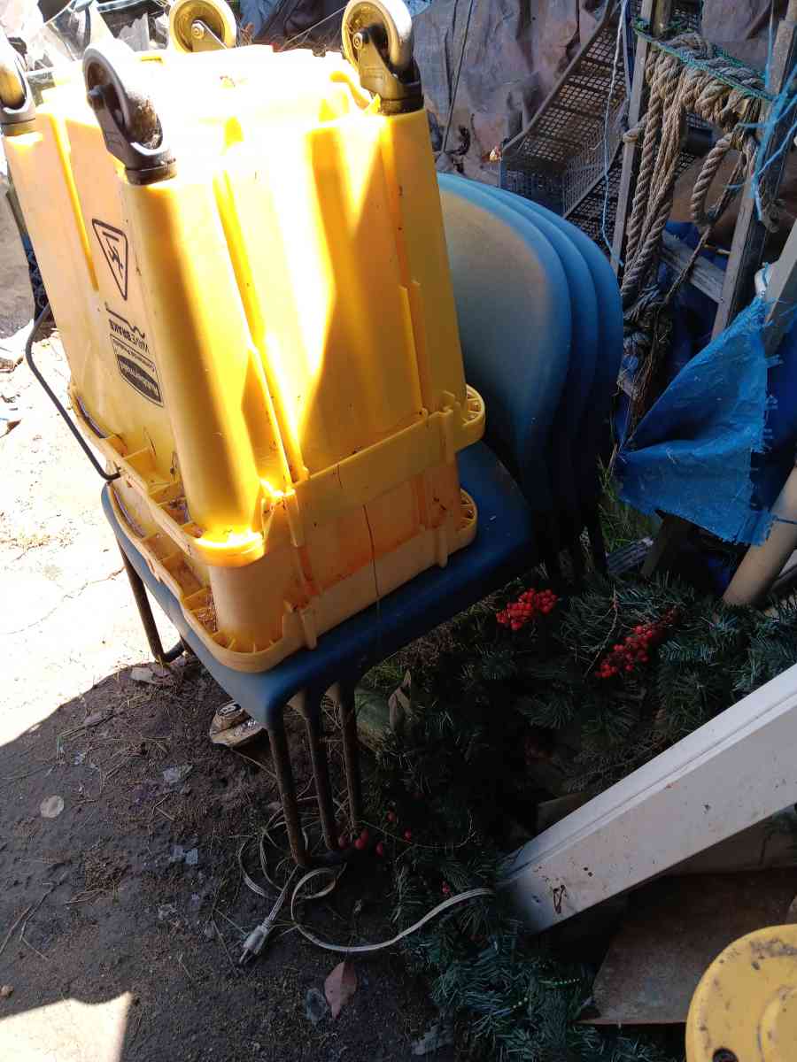 mop bucket and chairs - Los Angeles, California - FleaMarketBay