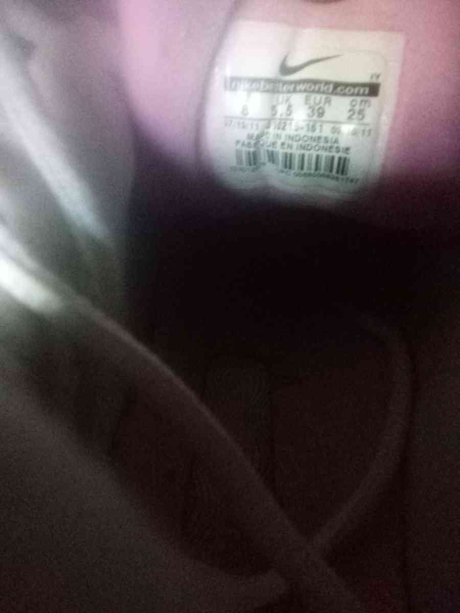 womens Nike shoes - Clarksville, Tennessee - FleaMarketBay