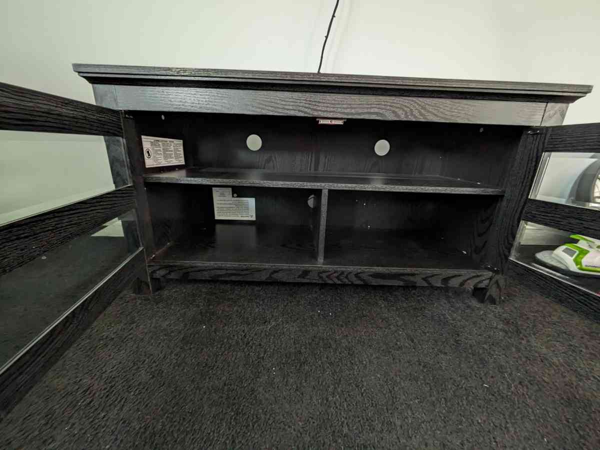 Media stand - Butler, Pennsylvania - FleaMarketBay