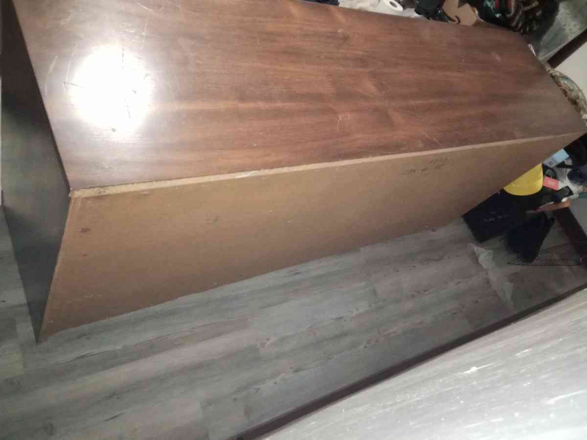 wooden dresser - Red Bud, Illinois - FleaMarketBay