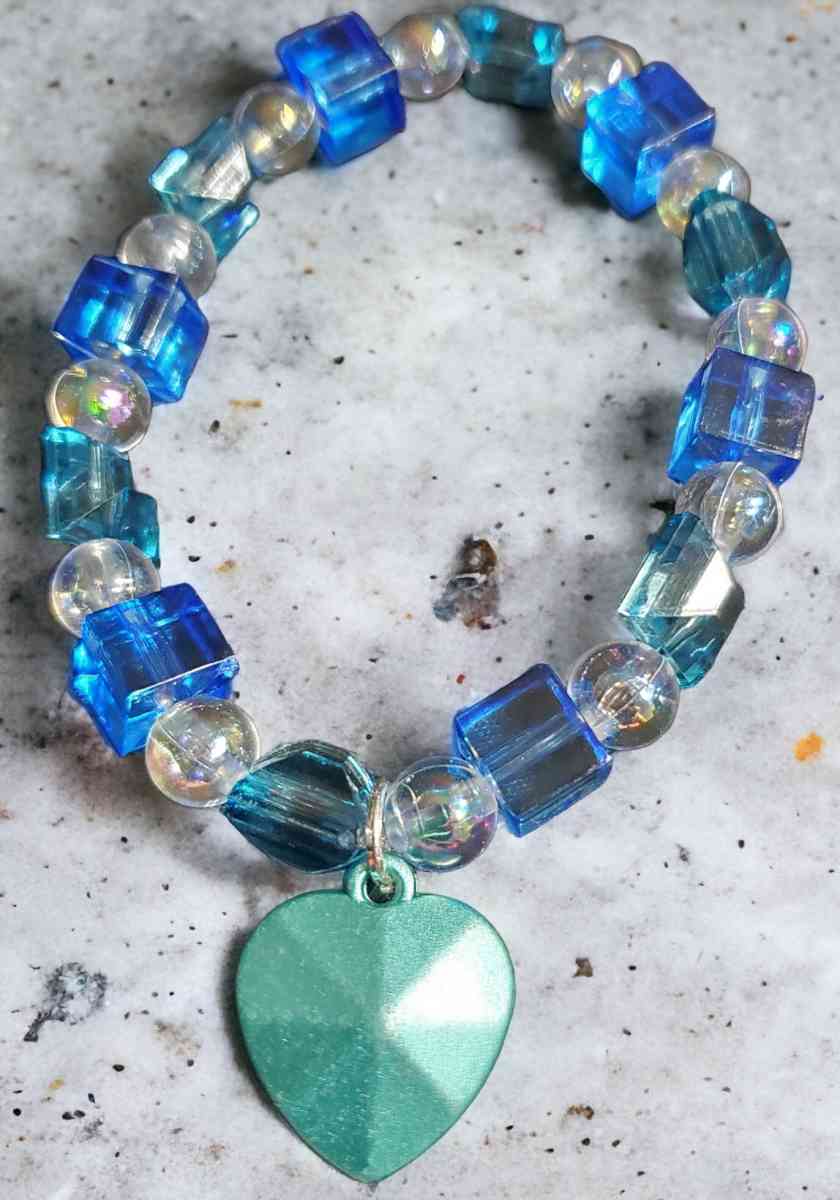 Necklace Bracelet and Earring Set - Youngsville, Louisiana - FleaMarketBay