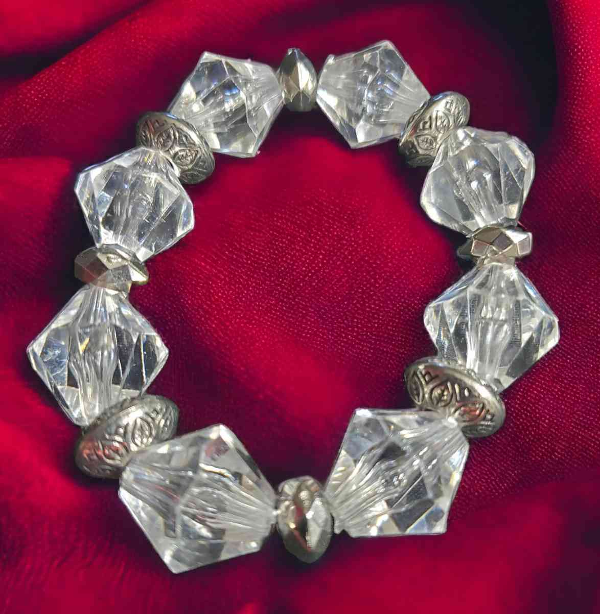 Necklace Bracelet and Earring Set - Youngsville, Louisiana - FleaMarketBay