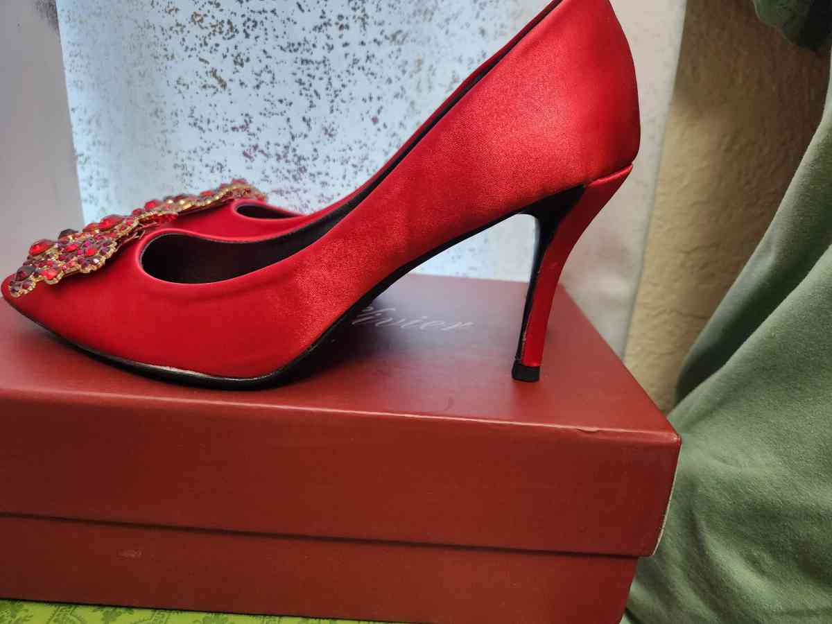 Roger Vivier Red shows size 8 - Mission Viejo, California - FleaMarketBay